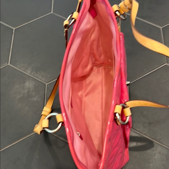 Coach Pink and Tan Patent Leather Shoulder Bag with Signature Pattern - Picture 4 of 9